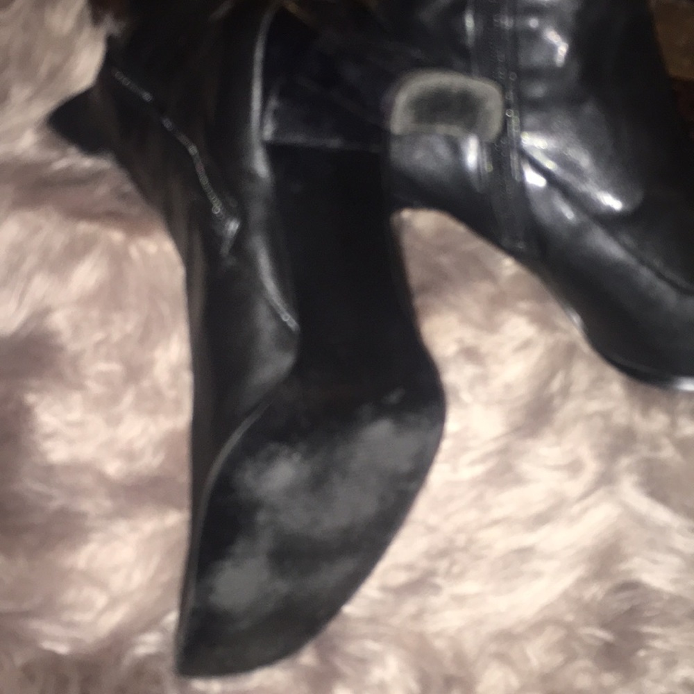 Black 9.5 Medium Boot Slight Wear Worn Twice 👢 - Picture 3 of 3